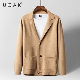 UCAK Marque Casual Cardigans Hommes Vêtements Bouton Poches Sweatercoat Vêtements Streetwear Solide Couleur Cardigan Pull Homme U1179 201022