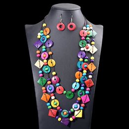 Uddein Bohemio Mulit Mulit Capa colorida Collar de cuello de arete de madera Vintage Beads Jewelry Coconut Husk Collar 240511