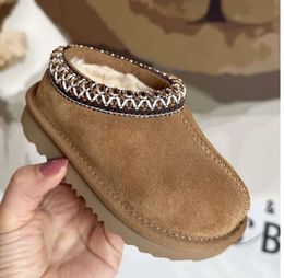 UGGsity Pantofole per bambini da bambino Tazz Scarpe da bambino Ciabatte in pelliccia di castagno Pelle di pecora Shearling Classico Ultra Mini Stivale invernale Muli con semi di senape Slip-on Lana Little Big DF312