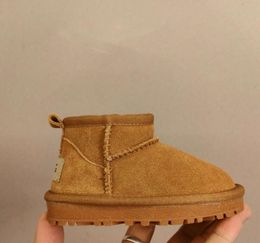 Uggskid Mini Classic Warm Kids Boots Snow Ultra Zapatos para niñas pequeñas Piel de invierno Fluffy Baby Kid Youth Boot Castaño Zapatillas de tasman negras YU1130