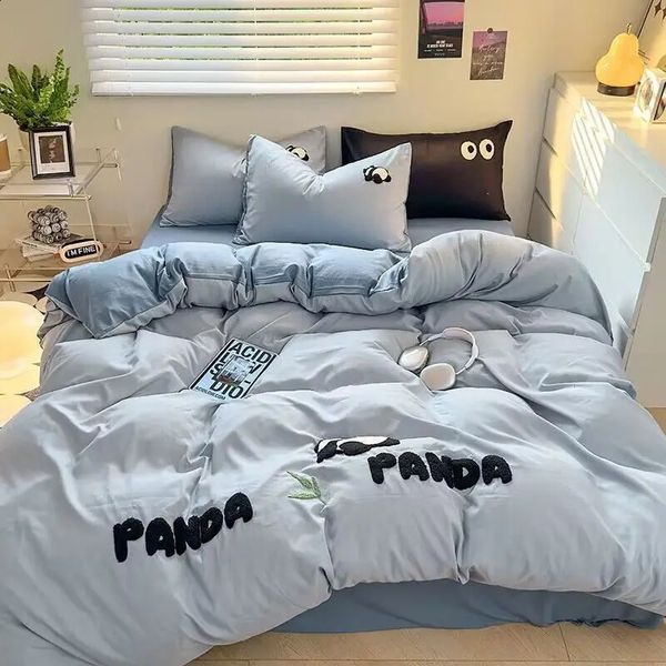 Ultra suave dormitorio cuatro piezas lavado algodón Panda bordado cama edredón funda de almohada Sábana dormitorio de estudiantes juego de 3 piezas 240131