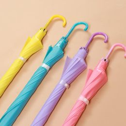 Parapluies 10pcs solide et pas facile à déformer 8 os couleur mixte enfants adultes petit parapluie solide frais en plastique