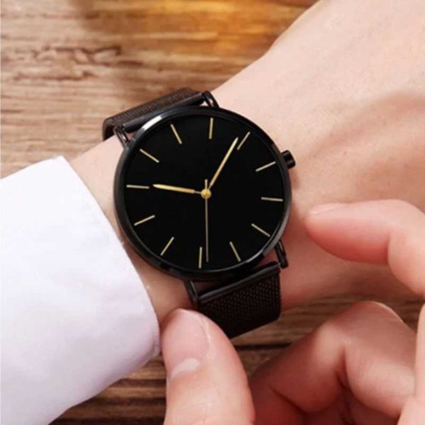 Montre-bracelets UN78 Nouveaux hommes Watch Bracelet magnétique Ultra Thin Quartz Watch Men Slim Mesh Steel imperméable Sport montre noir Relogio Masculino D240422