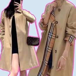 Designer non défini long trench coat B marque le briseur de vent en réseau