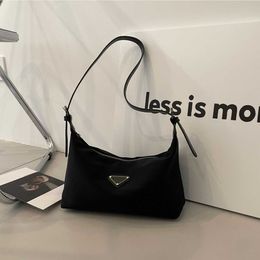 Sac à bandoulière Hobo Crescent Cross Straddle pour femmes, bâton de méthode sous les bras, nouvelle collection 2023