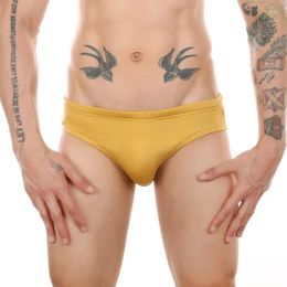Sous-fonds 2xl Men Briefs respirant des sous-vêtements sans couture de secours plage Bikini Bikini Homme Homme Panties Jockstrap Cuecas Thongs