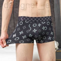 Sous-vêtements Designer Nouveaux hommes Sous-vêtements en soie de glace Light Luxury Quadrangle Shorts Tête courte Jeunesse Tendance Traceless Antibactérien Respirant Mince SFIR