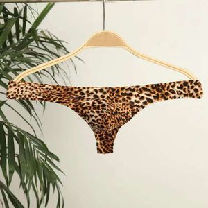 Onderbroek mannen ondergoed Thong Leopard lage taille uitpuilende zak aantrekkingskracht sexy breathableet-back g-string briefs lingerie mode mannelijk