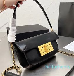 Bolso de mano de estilo discreto para mujer, bandolera bonita y dulce, bolso de bolsillo con hebilla cuadrada Bgas de diseñador de color puro a la moda