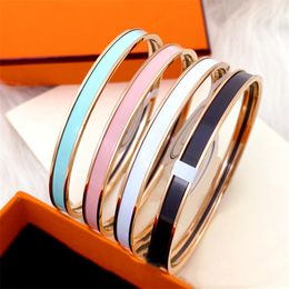 Uni armbanden ontwerper Jewlery Fashion Bangle For Women Men Lovers Multi Color Selection Titanium Steel Gold Golde Unisex Wedding Gifts Sier Charm Bracelet