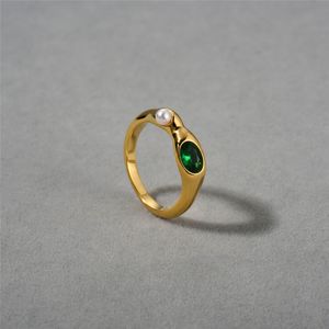 Unieke en onregelmatige ring met Europese en Amerikaanse persoonlijkheid Verkoperd 18k echt goud ingelegd met smaragdgroene parelring Uniek ontwerp Modieuze forensring