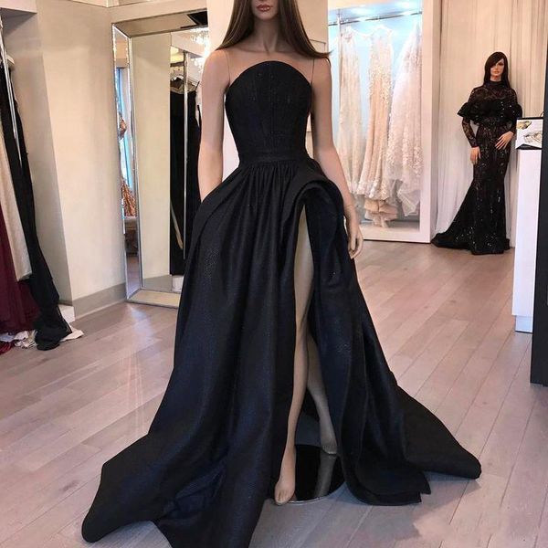 Vestidos de fiesta negros únicos Estilos árabes largos de Dubai Vestidos de celebridades de alta división Vestidos de noche Vestidos formales sin tirantes