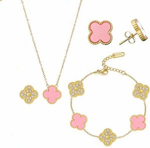 Unieke designer sieraden, Lucky Clover Three -Pally Set, Ultimate Necklace+Charming Oorrings+Exquisite Bracelet, die perfect je modemaak presenteert