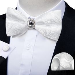 Unieke ontwerper witte pre-verbonden bowtie met juweelring bruiloft heren vlinderdas vlinder knoop voor zakelijke handkeechief set 240418