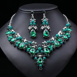 Colliers et boucles de perles européens et américains uniques ensemble en alliage électroplate Nouvelle boutique de bijoux de pierres précieuses artificielles à la mode