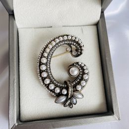 Hommes de mode uniques femmes ￩pingles or plaqu￩es bling cz en pierre perles lettre broches pour le mariage de f￪te belle cadeau