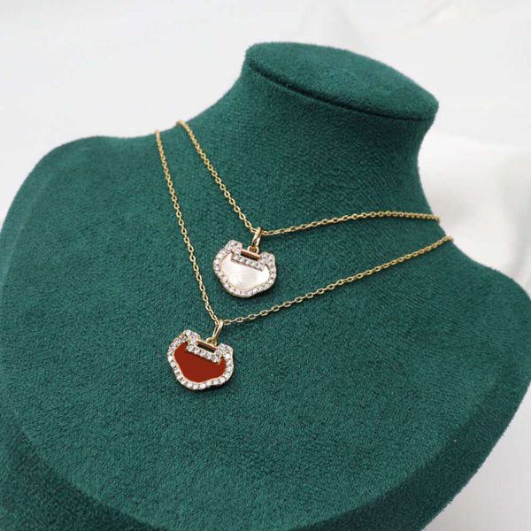 Único Instagram Cool Wind Collar de seguridad de médula de jade rojo natural Oro Qilin Ruyi Lock Head Collar colgante Cadena collares pendientes