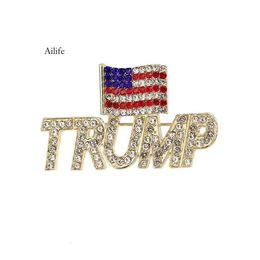 Uniek feestje Design Trump Rhinestone -broches voor vrouwen Red Hart Letter Coat Jurk Sieraden 0412