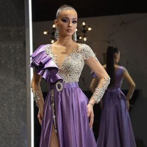 Unieke prom -jurken zijsplitsen feestjurken licht paarse kralen kristallen Een lijn op maat gemaakte avondjurk