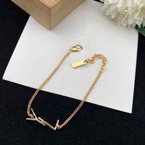 Unieke eenvoudige kettingbrief armband voor vrouwen, prachtige 18K goud glanzende dunne dunne armband, moet sieraden hebben voor feest