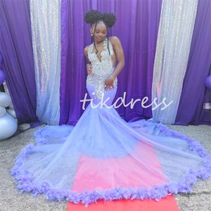 Uniques Robes de bal Lilac avec des crises diamant en plumes Élégant sirène noire Robe de soirée africaine 2024 COMMENT