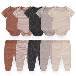 Unisex 6910 -stukken katoen geboren bodysuitspants babymeisjeskleding sets cartoon print korte mouw jongen bebes 240515