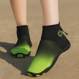 Unisexe Aqua Chaussures Femmes Swimming Footwear Brewable Beach Water Chaussures Men Syer des pattes à séchage