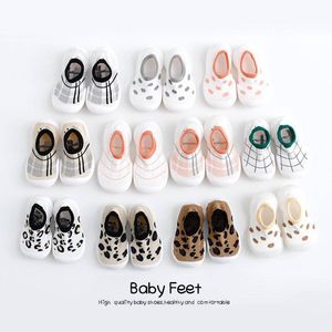 Unisex babyschoenen kinderen slippers dieren cartoon eerste wandelaars vrouwelijke babyjongen kinderen zachte rubberen vloer socksshoes