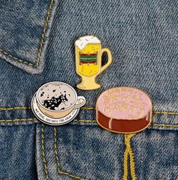 Unisex boter biervormige broche verjaardagstaart kleding corsage badges revers pins voor cowboy rugzak hoed trui kleding accessor8996619