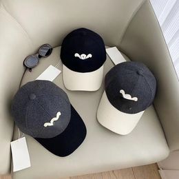 Unisex Designer Ball Caps Nieuwe Wollen Eend Snavel Hoed Koreaanse Brief Wol Baseball Cap Winter Splitsing Kleur Cap Winter