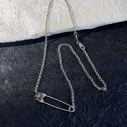 Collier pendentif de créateur unisexe, épingle en croix, argent léger, luxe, trombone, chaîne de clavicule