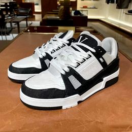 Unisex designer sneaker vrouw man luxe hardloopschoenen met veters klassieke zomer buiten suède met doos snelle verzending comfort gemakkelijk te dragen witte schoen