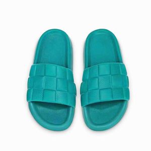 Unisex Designer Waterfront Sandals Maxi Damier Rubber Slide TPU Slippers Luxe plat platform Strand Flop Flops Dames Striped Beach Causal Slipper 35-46 met doos 441