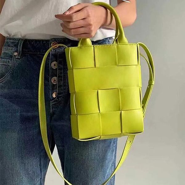 Mini bolso de mano vertical tejido de moda unisex Bolso de diseñador de lujo bolso cruzado tejido Bolsos de hombro para mujer Bolso de mano tejido de cuero suave de alta calidad bolso para teléfono