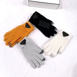 Unisex handschoenen Designerhandschoenen Vijf vingers Warme winterhandschoenen voor dames Effen kleur Herfst en winter Fleece buitenwolhandschoenen 4 kleuren