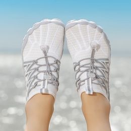 Unisexe intérieur mucltiple Usee chaussures d'entraînement femmes grande taille Wading chaussures Couples vacances plage jeu Aqua chaussures hommes Squat chaussures 240320