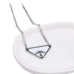 Collier long de créateur unisexe pour femmes, pendentif signature triangulaire, lettre plaquée or rétro, colliers fins, bijoux blanc zh195 H4