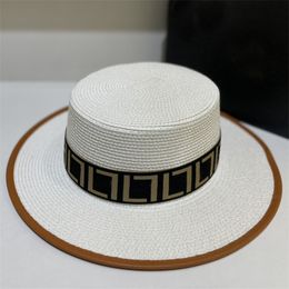 Unisex luxe designer Straw Hat Brief Letter Cap Outdoor Relaxatie Strawhat Zomer veelzijdige zonnebrandhoed Brim Flat Caps for Women