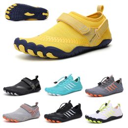 Zapatos acuáticos de natación unisex para hombre, sandalias de playa al aire libre descalzas, zapatos acuáticos aguas arriba, zapatillas antideslizantes de talla grande para buceo en el mar y el río 240119