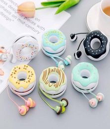 Universele snoepkleur 35 mm bedrade hoofdtelefoon Bass Stereo oordopjes Muziek oortelefoon voor alle smartphones met donut opbergdoos7650107