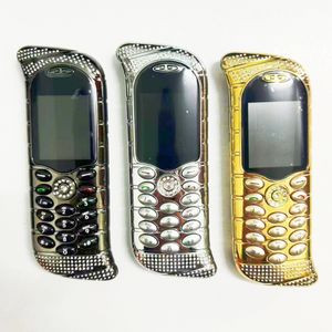 Téléphone portable en métal diamant débloqué de luxe classique en cuir quadri-bande en acier inoxydable téléphone portable 2G GSM double cartes SIM appareil photo téléphone portable étui gratuit