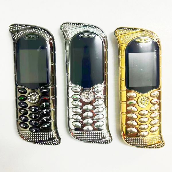 Teléfono móvil de metal con diamante desbloqueado, teléfono móvil de lujo clásico de cuero con banda cuádruple de acero inoxidable, 2G GSM, tarjetas Dual Sim, cámara, teléfono móvil, funda gratuita
