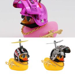 Update Schattige rubberen speelgoedornamenten Gele eend Dashboarddecoraties Fietsgadgets met propeller Helm Auto-accessoires