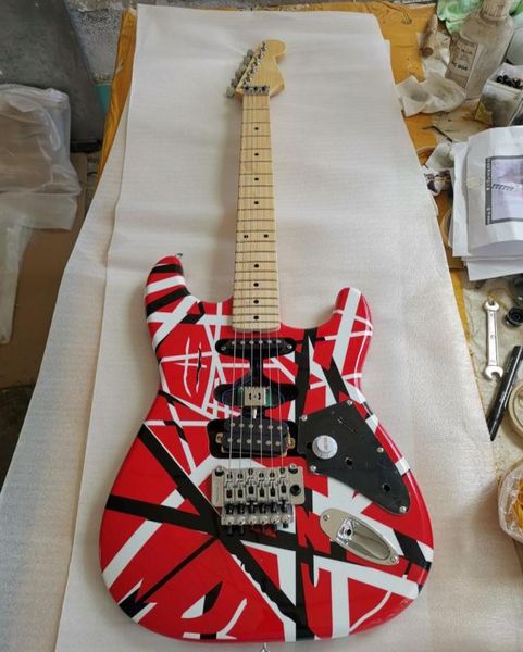 Mise à niveau Eddie Edward Van Halen Blanc Noir Stripe Rouge ST Guitare électrique Floyd Rose Tremolo Écrou de verrouillage Little Black Pickguard1763639