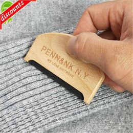 Actualización nueva depiladora de madera suéter ropa afeitadora ropa de tela suéter quitapelusas Manual portátil recortador de pelusa de madera peine afeitadora