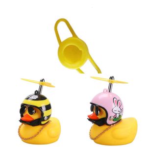 Voiture améliorée mignon petit canard jaune avec hélice de casque, canard brise-vent, décoration interne automatique sans lumières, jouets
