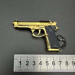 Version améliorée 1: 3 Full Metal 92F Pistolet Modèle Pendants Pendants Alloy Pistol Forme Keychain Fidget Toy Mini Pistol Key Chains For Men Husband Boys Gift 070