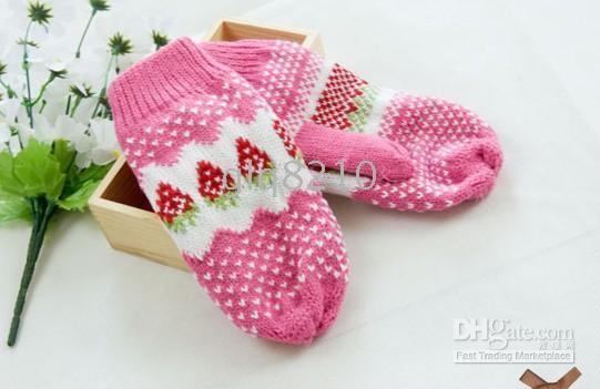 Xmas Cute Girls Thick Wool Gloves Strawberry Pattern Mittens 5 Color Women's Brand New 10pair/lot