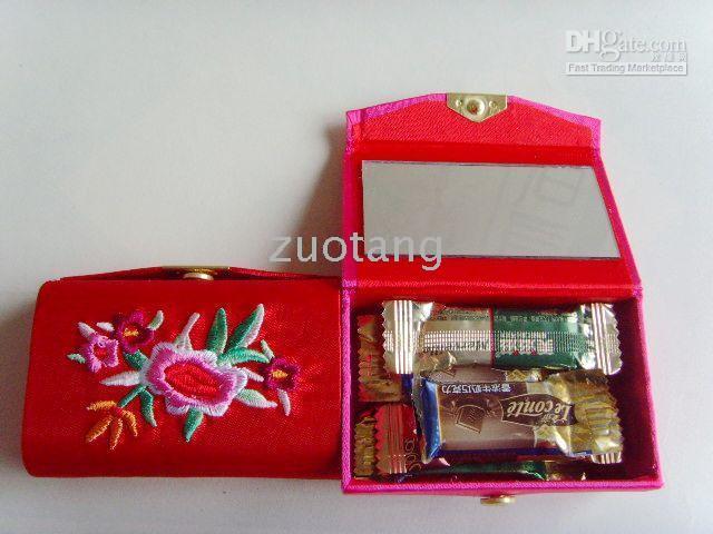 Bärbar broderad smyckespresentförpackning Small Travel Mirror Storage Case Chinese Silk Brocade Double Lipstick Tubes Craft Packaging 9024103