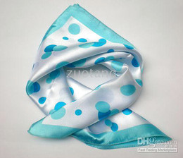 -La bufanda de seda cuadrada pequeña de las señoras de la manera imita bufandas de seda bufanda barata de China 20pcs mezclan libremente